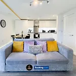 Cosy 1 Bedroom Apt By Ls2G Short Lets & Serviced Accommodation Greater London With Free Wifi